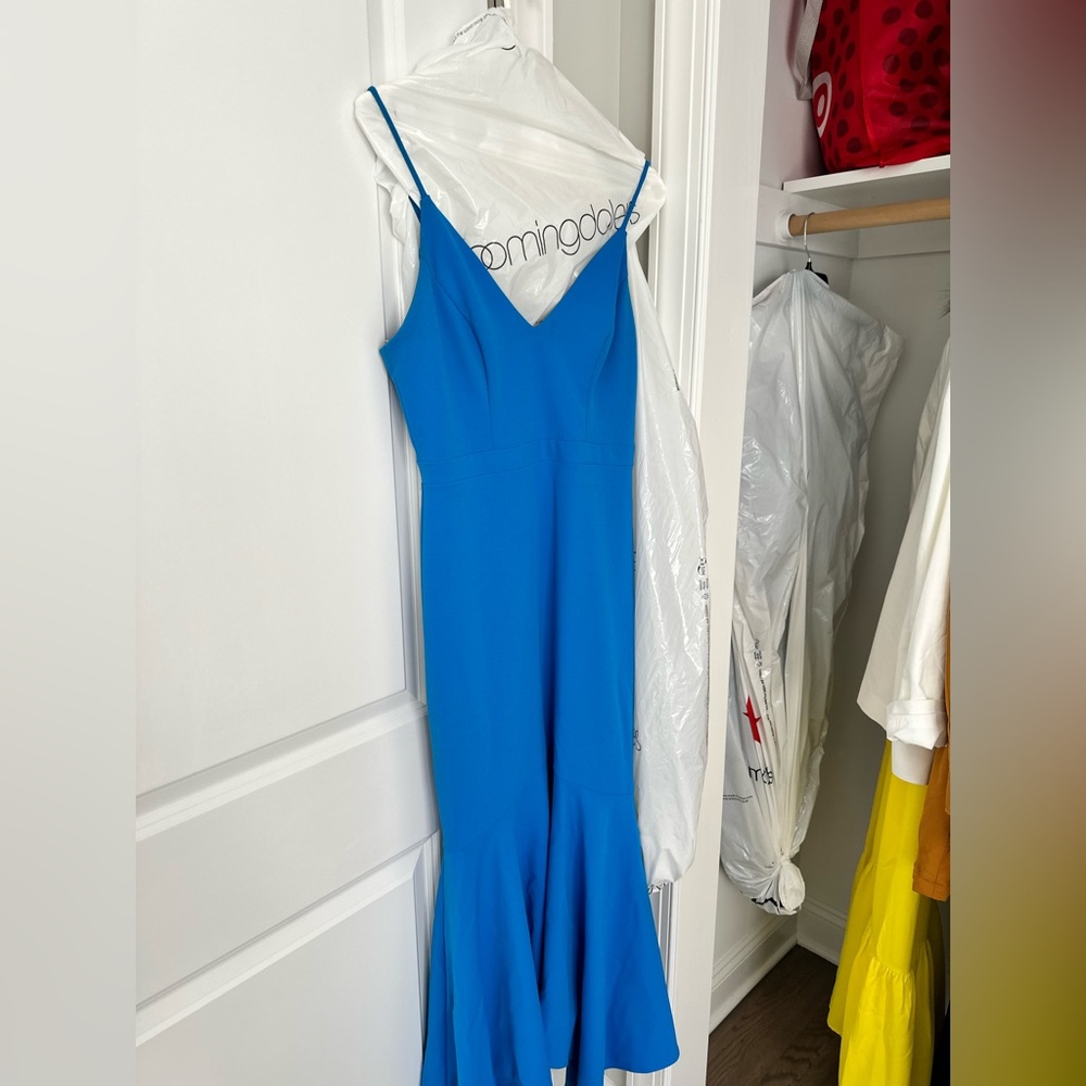 Gorgeous blue dress hourglass body